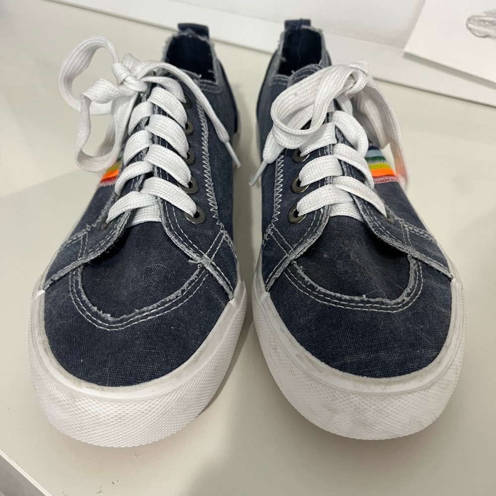 Pop Comfort Fit 9.5 Rainbow 🌈 Denim Shoes - Picture 5 of 9
